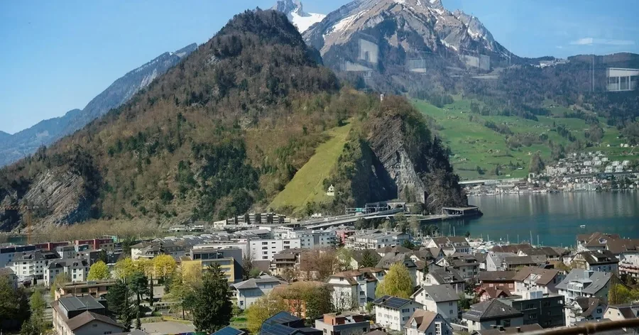 The village of Alpnachstad on the lake shore with the rocky Pilatus massif behind
